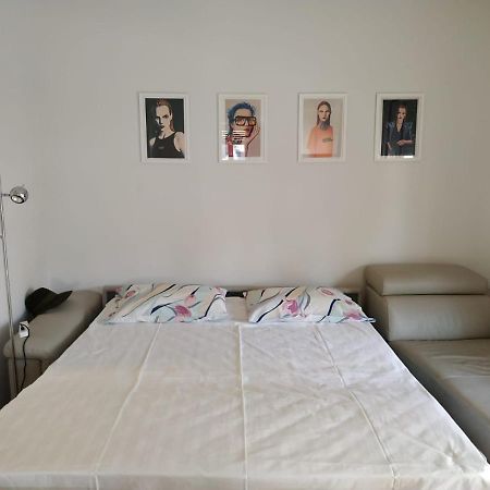 Fully Renovated, Family-Friendly Apartment, Next To A Huge Green Park, In Athens Center Exterior photo