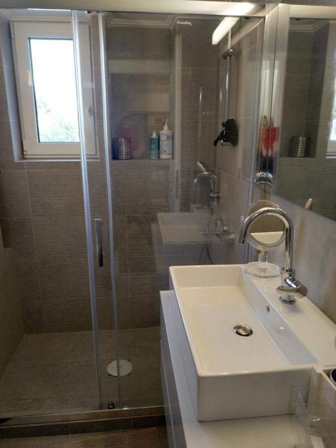 Fully Renovated, Family-Friendly Apartment, Next To A Huge Green Park, In Athens Center Exterior photo